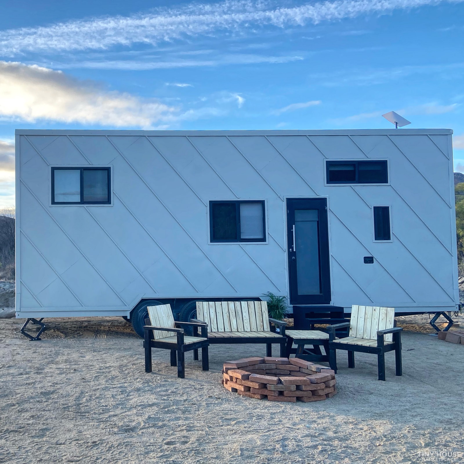 OFF Grid Tiny House