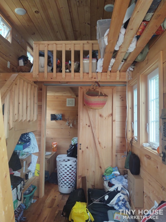 Off-Grid Tiny House On Wheels! 20ft. Full size kitchen and Bathroom with 6ft tub