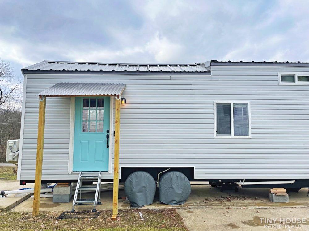 Everything included - 2 Lofts 288 SqFt Tiny Home