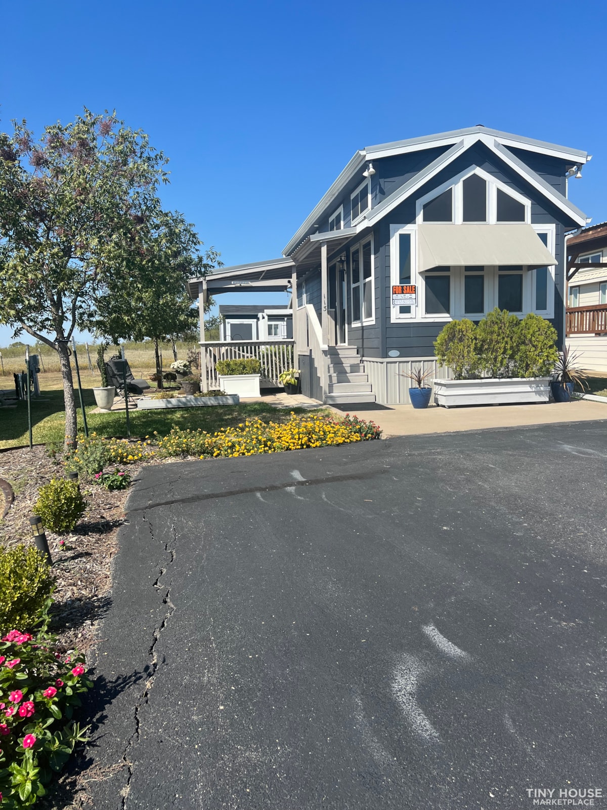Park Model Tiny Home by Platinum Cottages - Image 1 Thumbnail