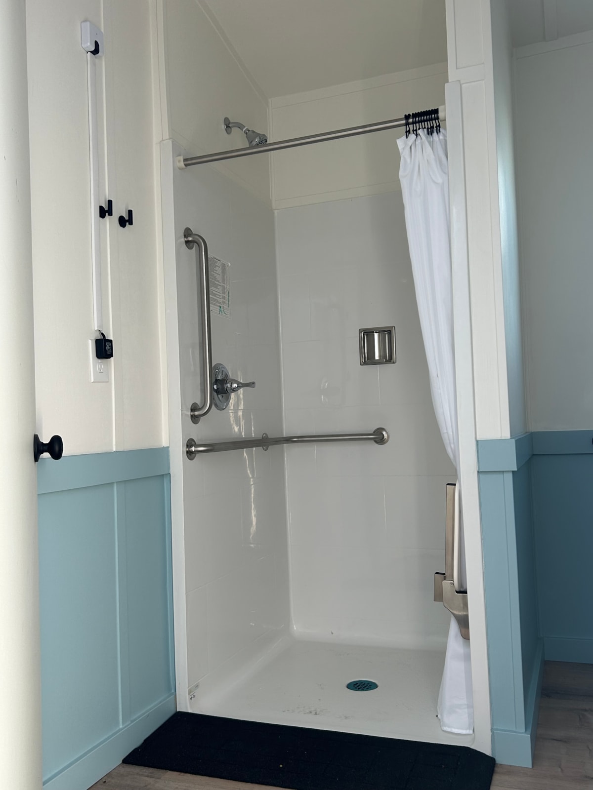 Portable ADA Bathrooms and Showers - Image 4 Thumbnail