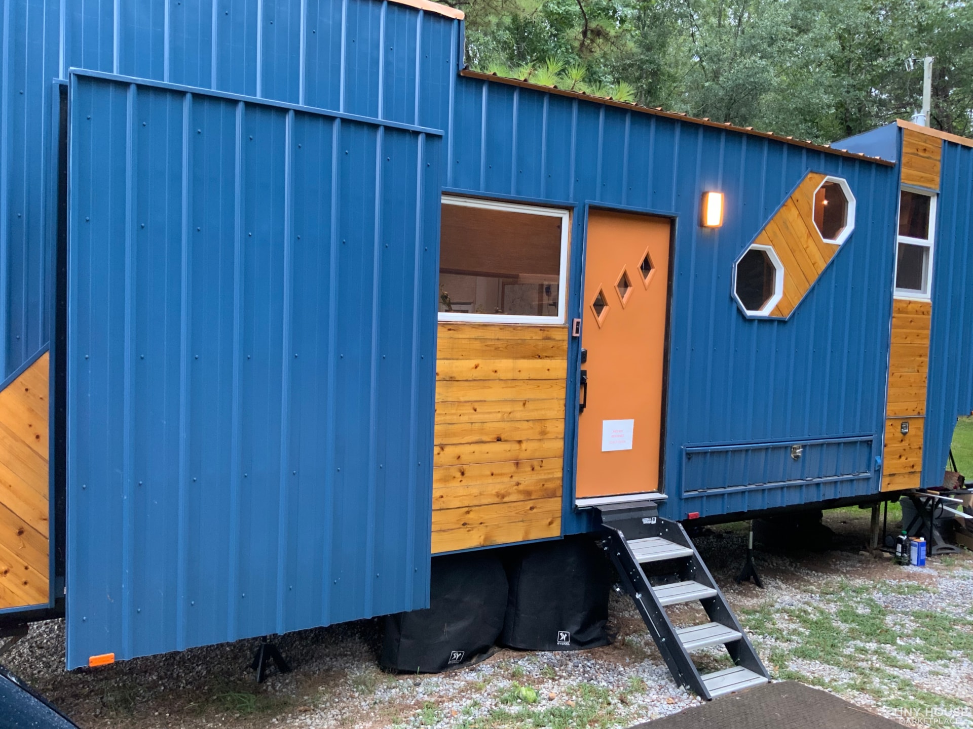 36' Premium 5th Wheel Tiny House w/ 3 Slide Outs - Image 1 Thumbnail