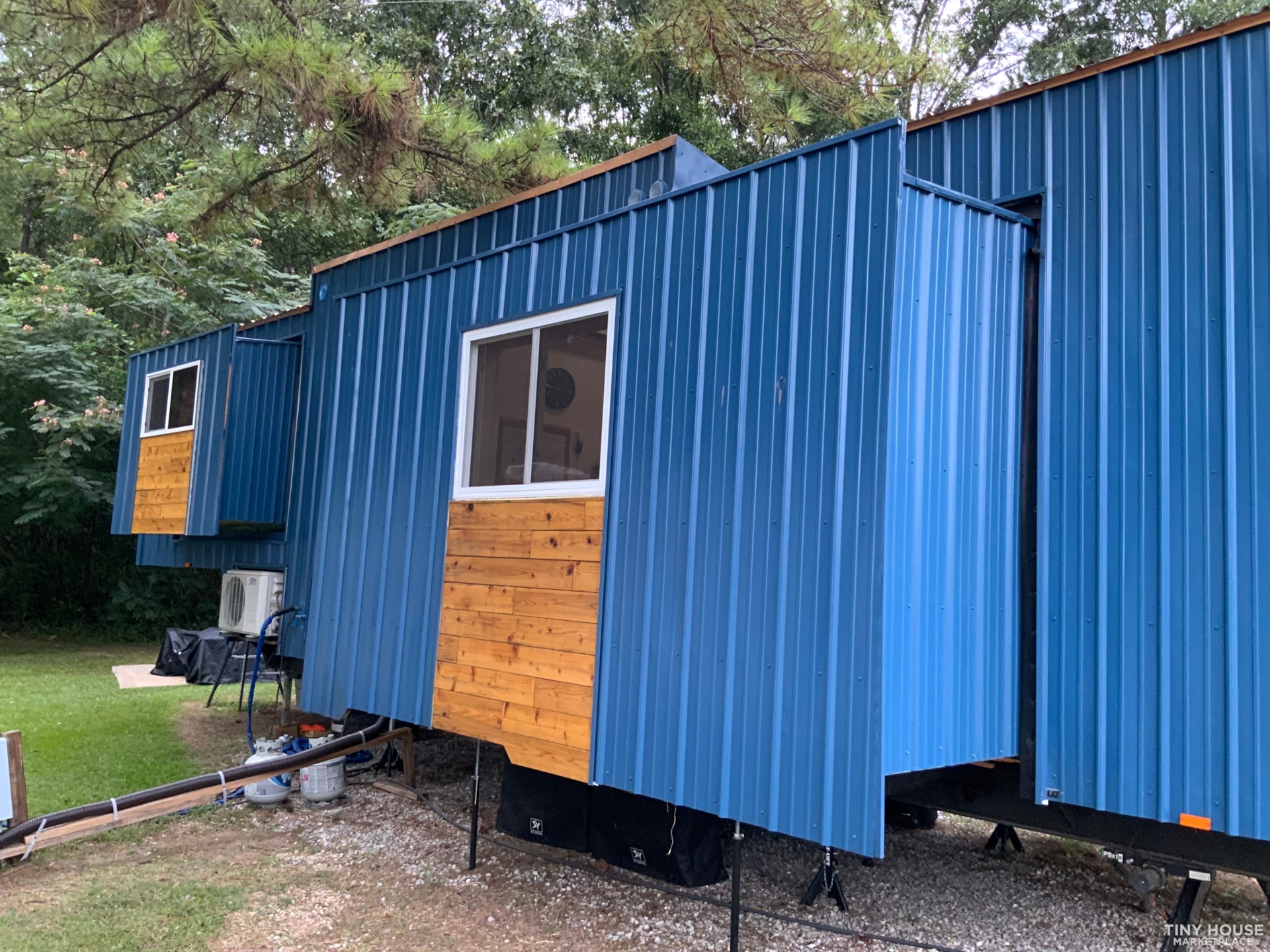 36' Premium 5th Wheel Tiny House w/ 3 Slide Outs - Image 2 Thumbnail