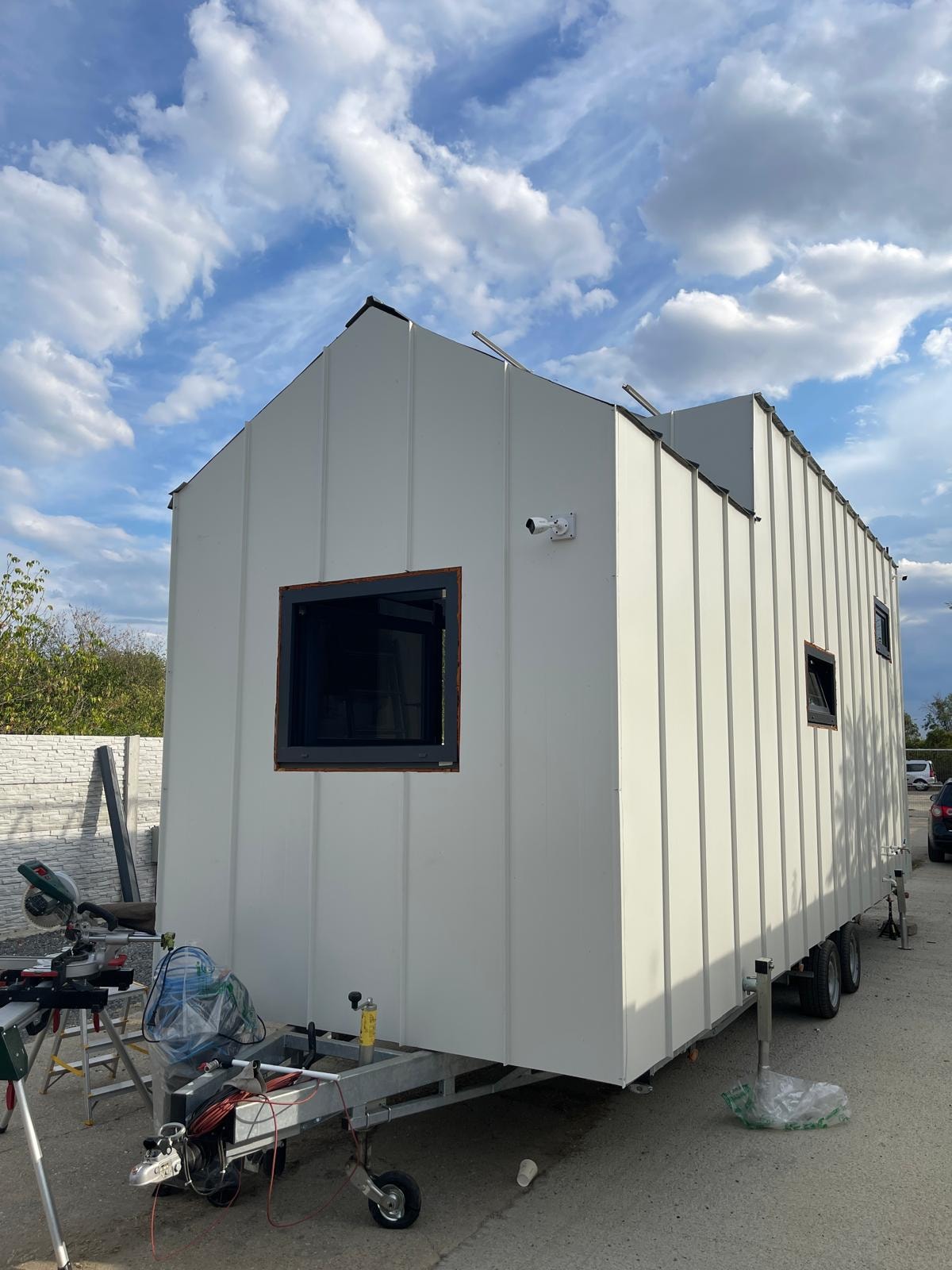 Premium Off-Grid Tiny House on Wheels (8.4m x 2.55m) – Fully Furnished & Road Le - Image 2 Thumbnail