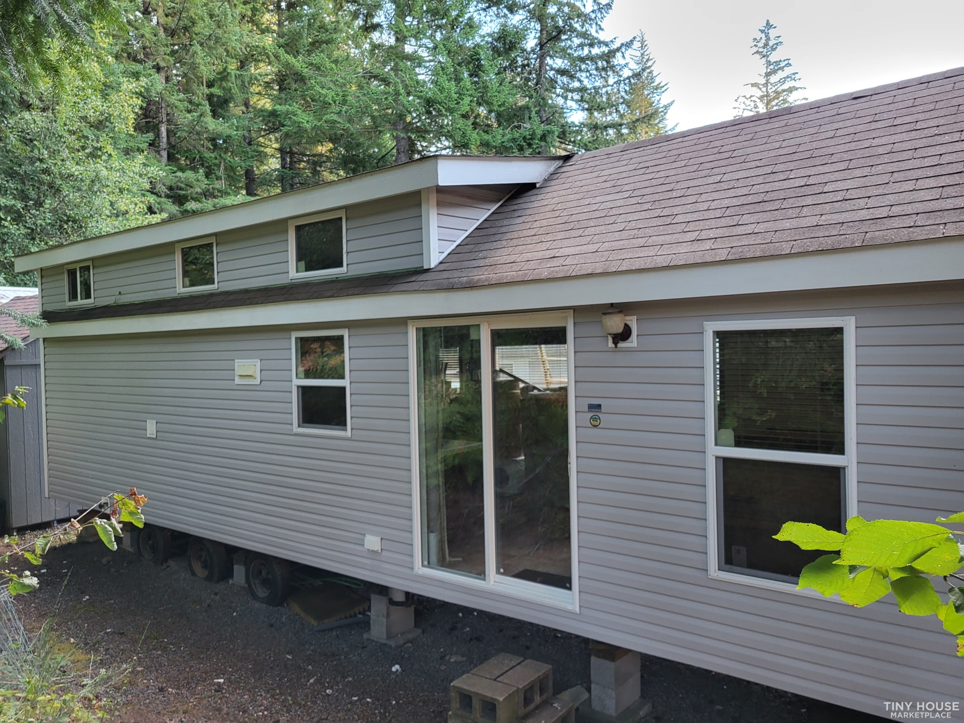 Priced Reduced! Beautiful 400 sq ft Park Model Home