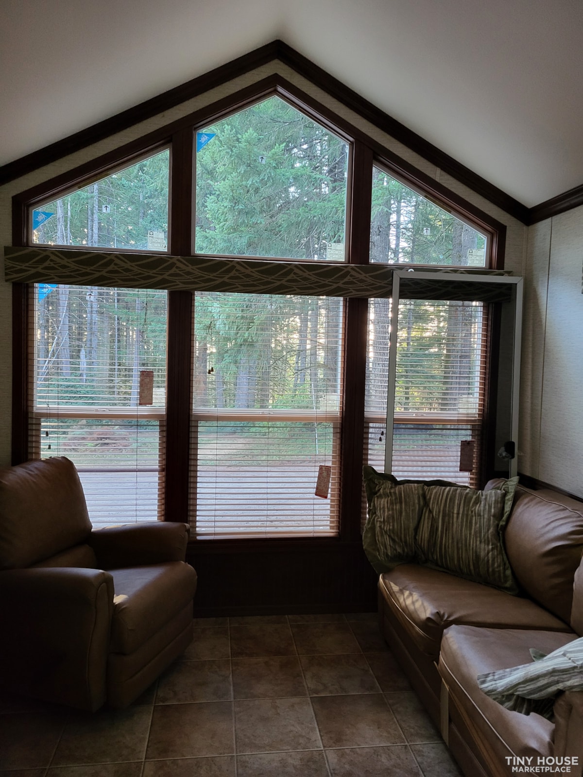Priced Reduced! Beautiful 400 sq ft Park Model Home - Image 4 Thumbnail