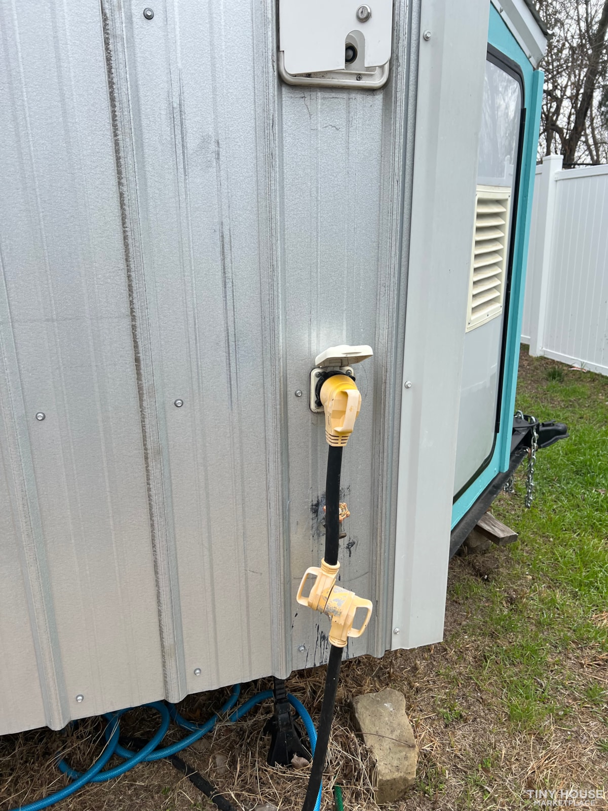 Pristine Tiny house trailer - Image 2 Thumbnail
