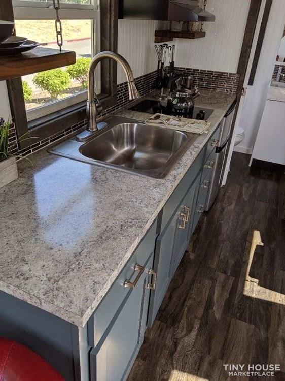 Professionally Built 18' Tiny House RV - Image 4 Thumbnail