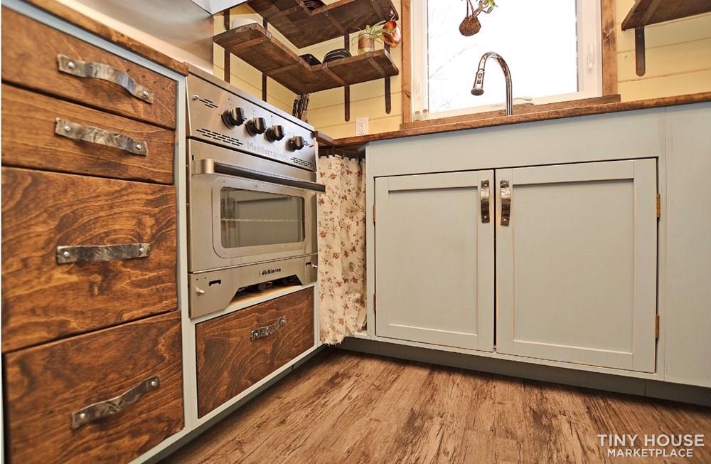 Professionally built 420sqft beautiful tiny home  - Image 2 Thumbnail