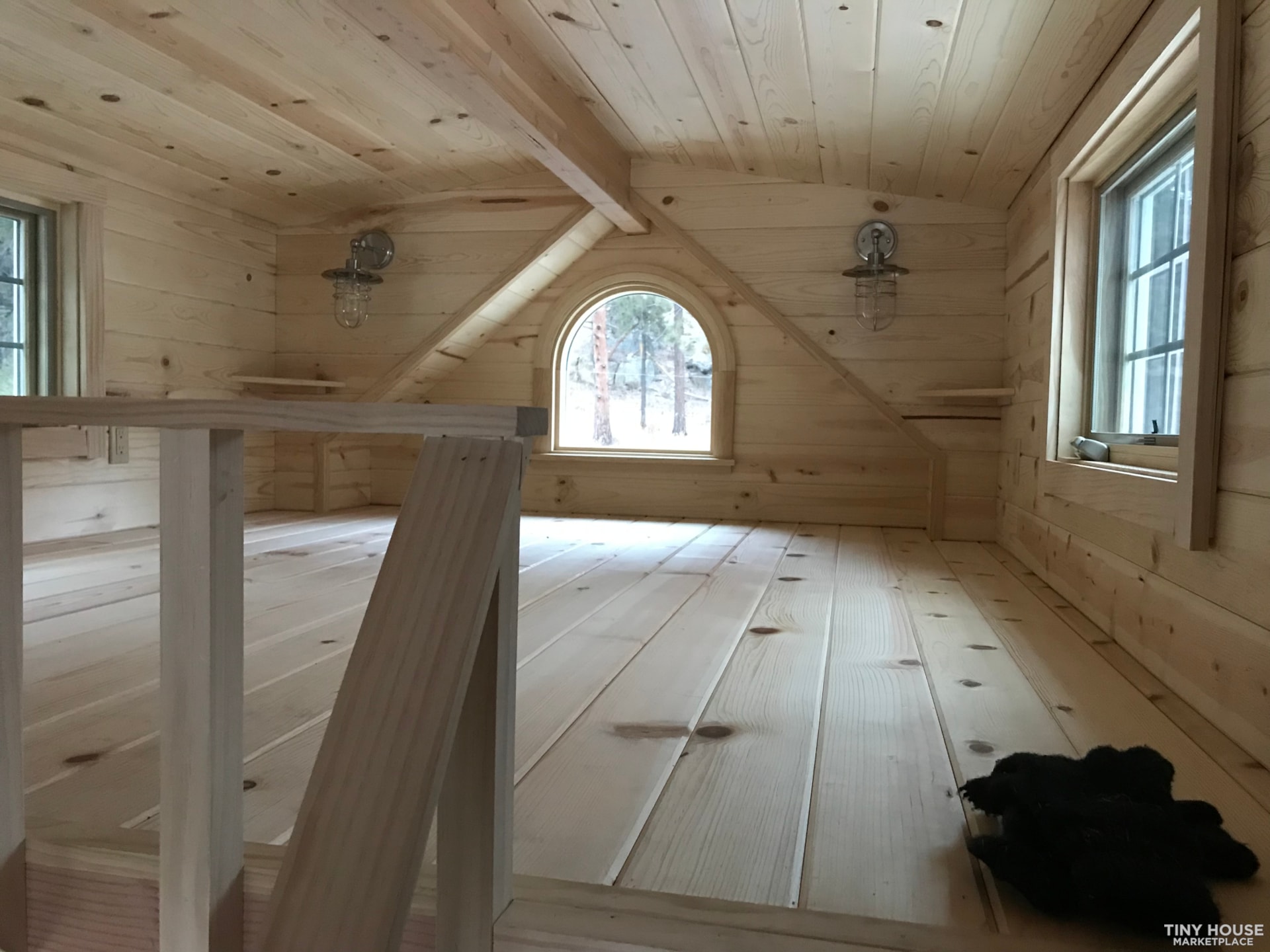 Professionally Built Tiny House - Image 4 Thumbnail