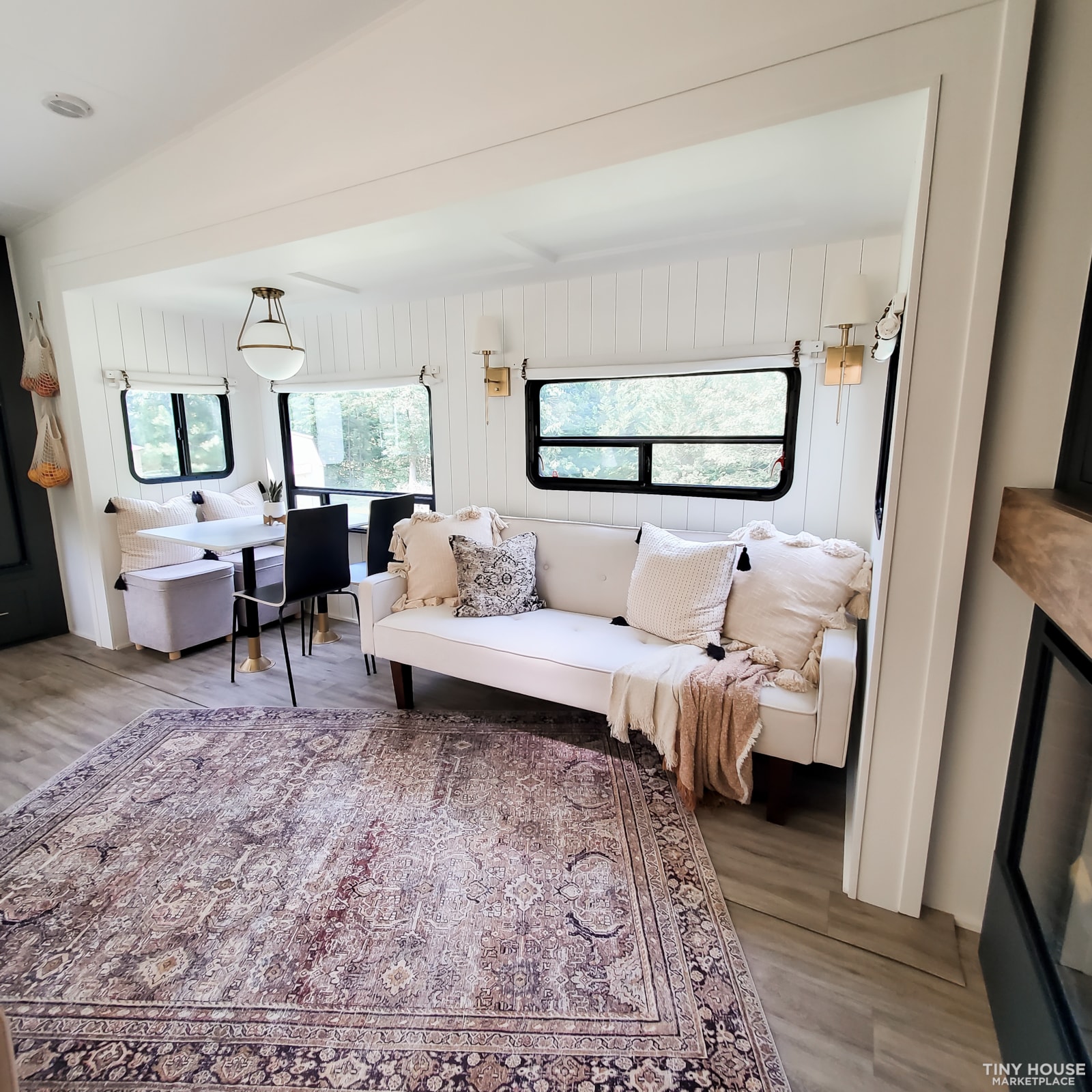 Professionally Renovated Luxury Home on Wheels - Image 2 Thumbnail