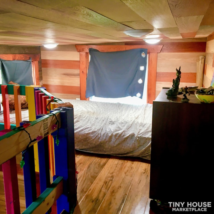 Purple tiny house - Image 2 Thumbnail