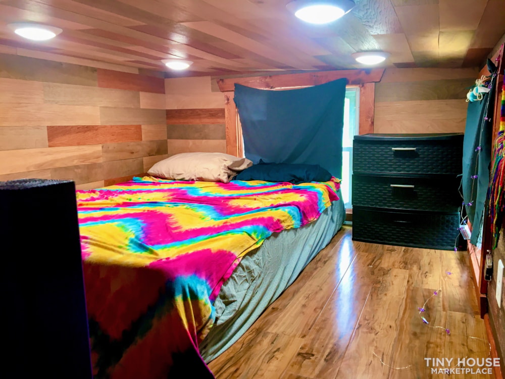 Purple tiny house - Image 4 Thumbnail