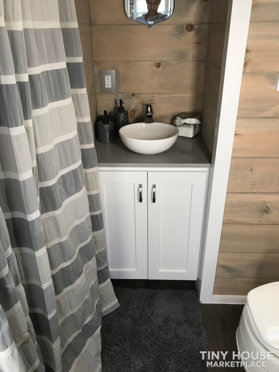 Quaint 28ft x 8ft Tiny House on Wheels - Image 4 Thumbnail