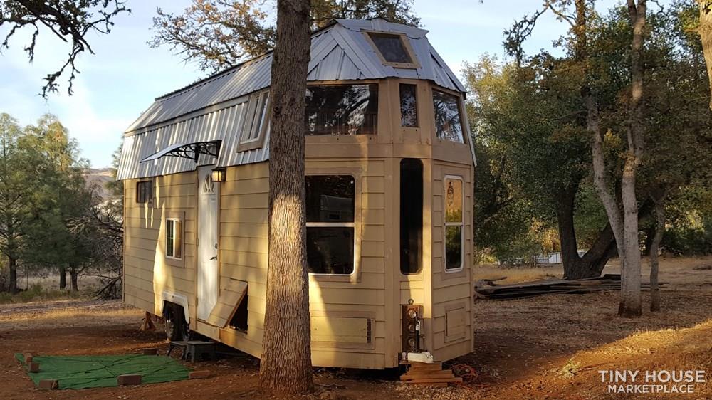 QUANTUM HOUSE - FUNCTIOAL ART CUSTOM TINI HOME FOR SALE