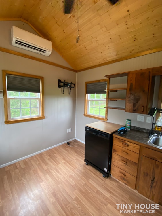 Red Oak Tiny House - Image 3 Thumbnail