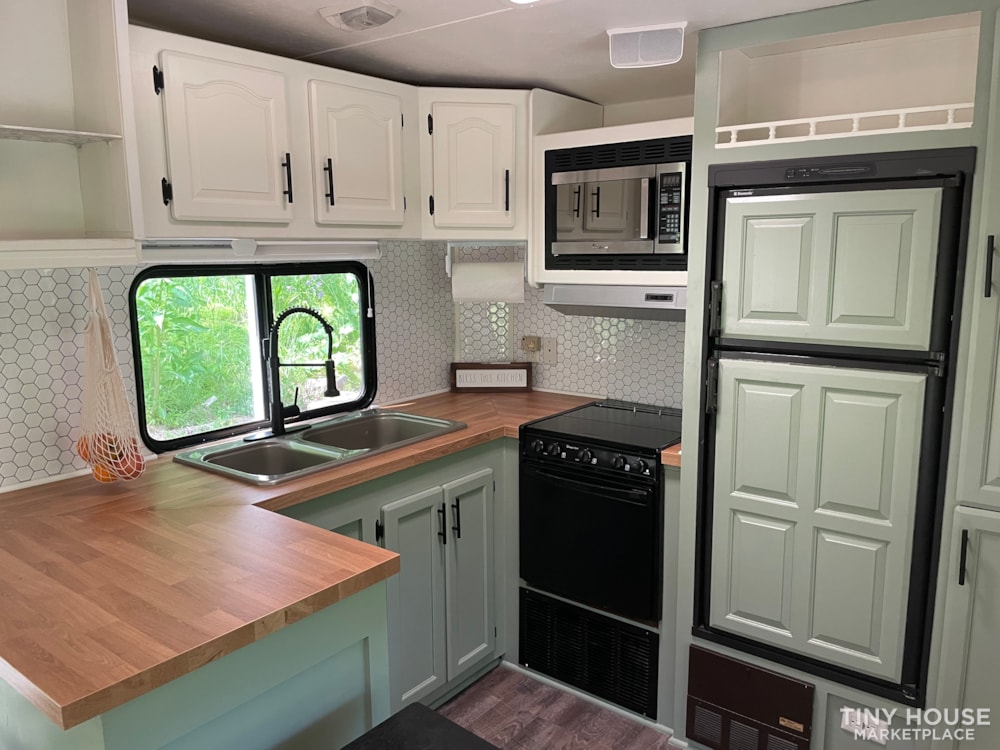 Refinished 2006 Wildcat 5th Wheel  - Image 3 Thumbnail
