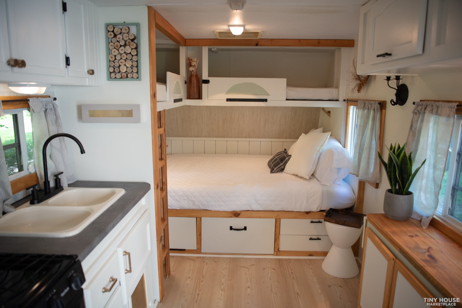 Renovated 21' Gulfstream Travel Trailer - Image 3 Thumbnail