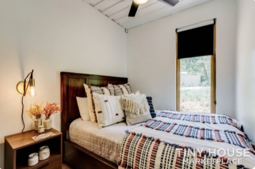 Renovated Shipping Container Tiny Home: fantastic income opportunity! - Image 3 Thumbnail