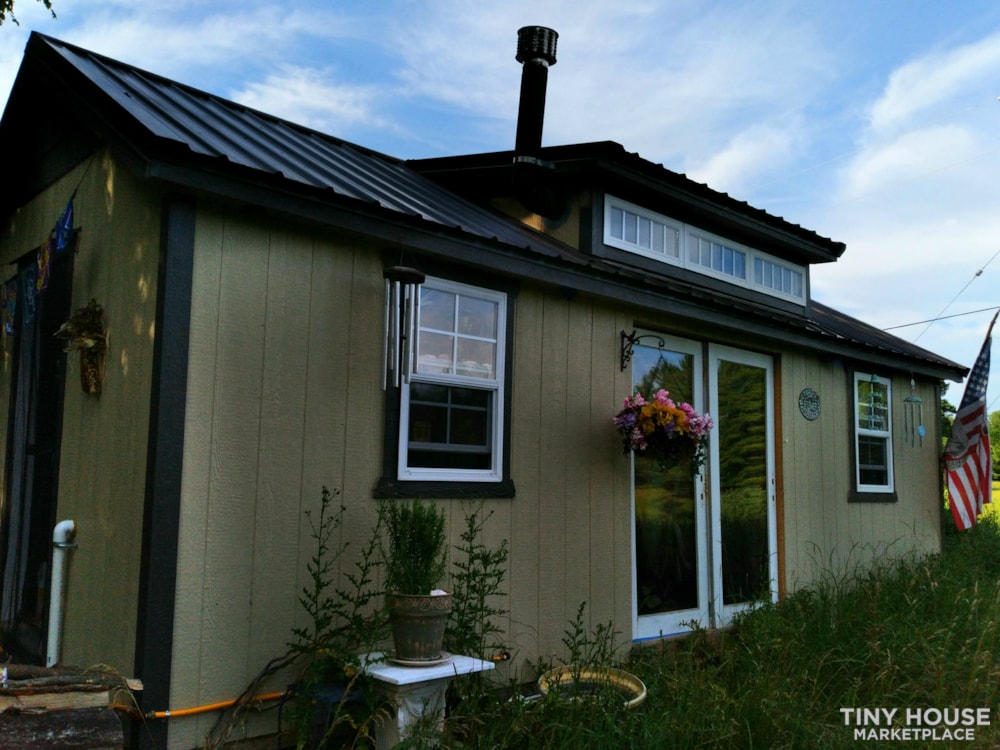 Roomy Off Grid Comfort - Image 1 Thumbnail