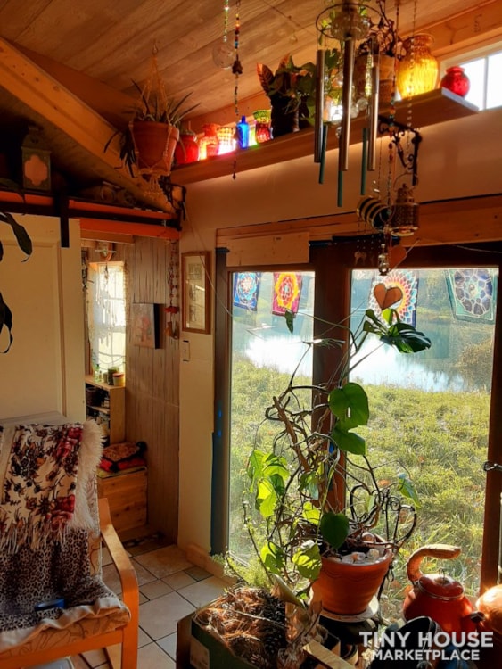 Roomy Off Grid Comfort - Image 2 Thumbnail