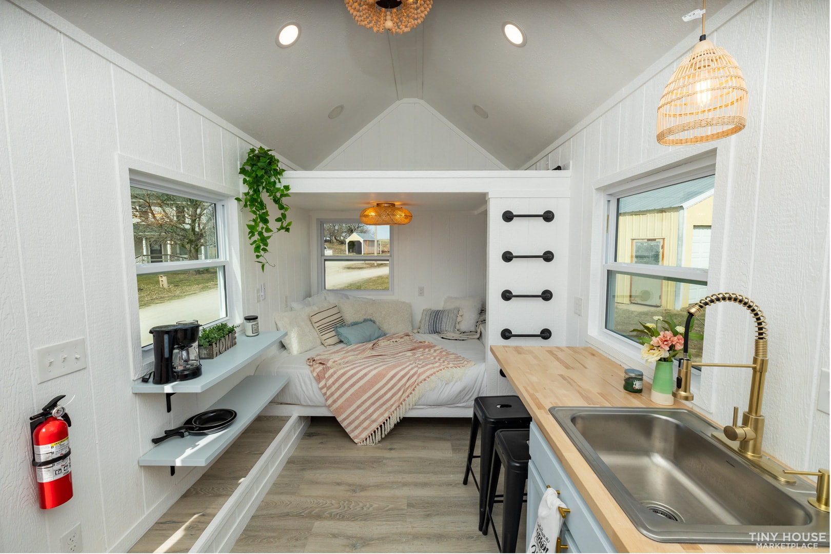 RVIA CERTIFIED 20'X8.5' *BRAND NEW* TINY HOME ON WHEELS. $35,000 CLEARANCE PRICE - Image 2 Thumbnail