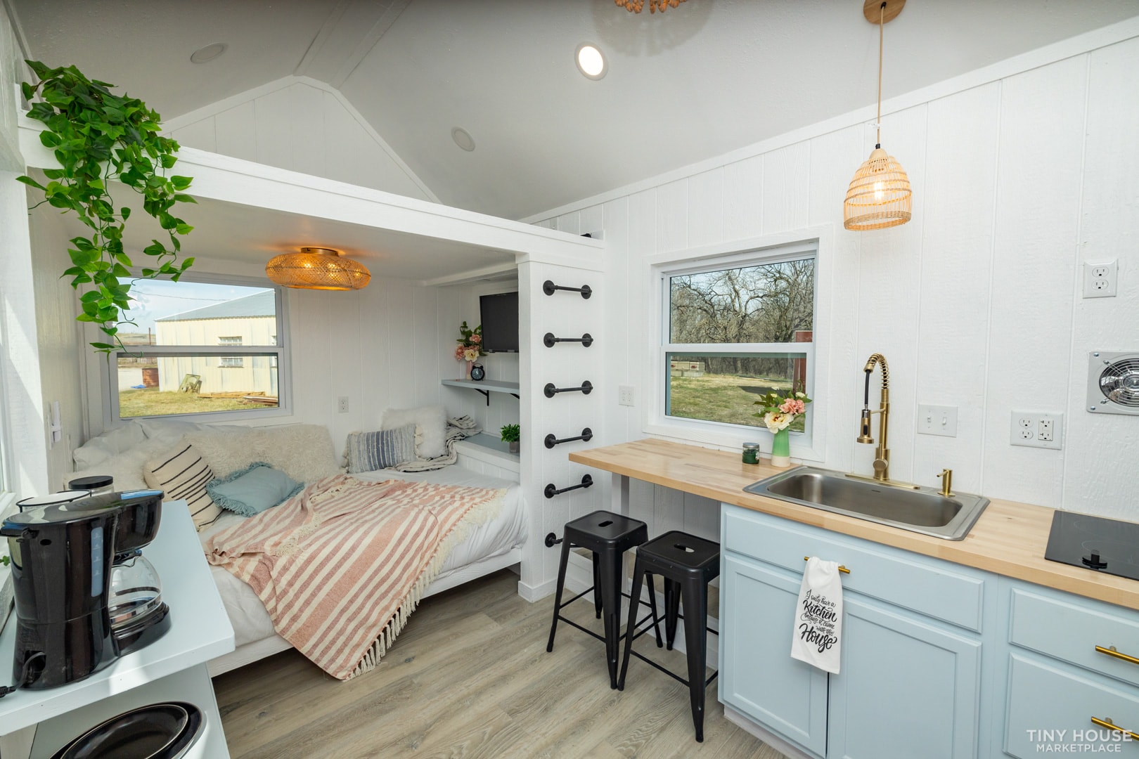 RVIA CERTIFIED 20'X8.5' *BRAND NEW* TINY HOME ON WHEELS. $35,000 CLEARANCE PRICE - Image 3 Thumbnail
