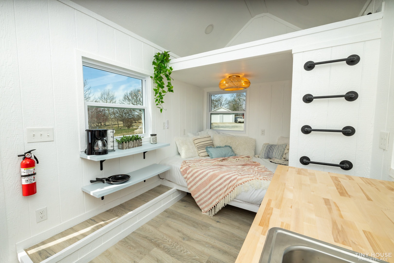 RVIA CERTIFIED 20'X8.5' *BRAND NEW* TINY HOME ON WHEELS. $35,000 CLEARANCE PRICE - Image 4 Thumbnail