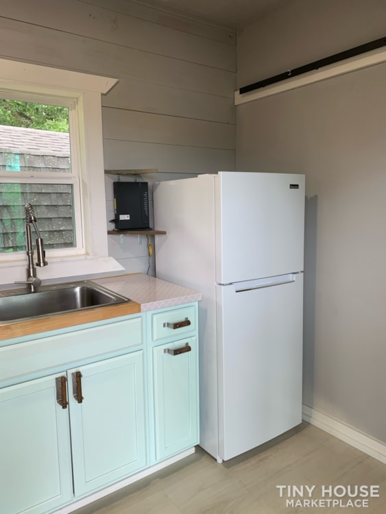 **Motivated to Sell! High Cube Shipping Container Home - Image 4 Thumbnail