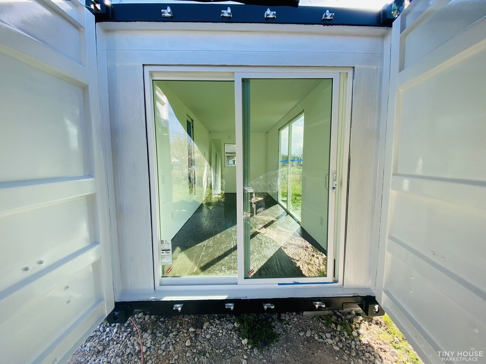 Shipping Container Office 20x8 with Electrical System Ready to use.  - Image 2 Thumbnail