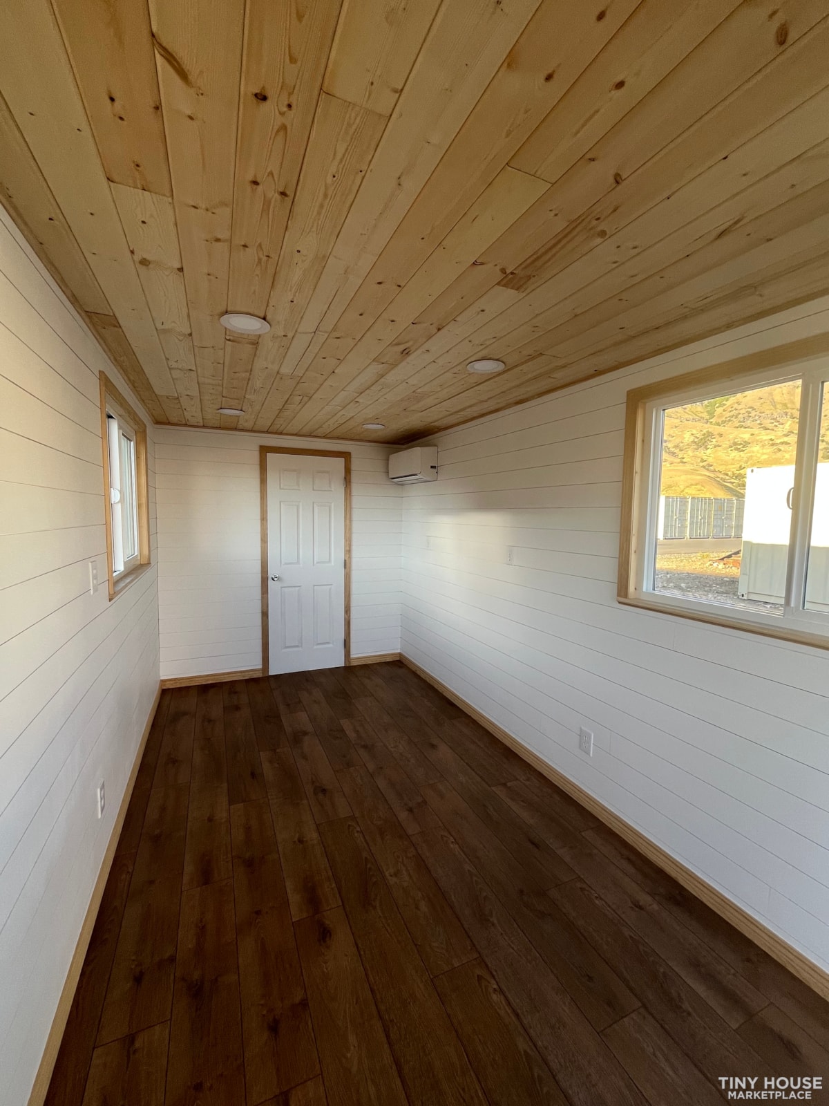 Shipping container office/studio - easily converts to fully functional tiny home - Image 3 Thumbnail