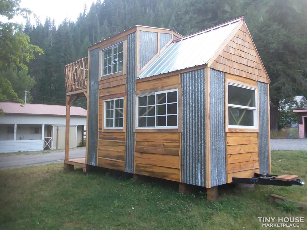 Single loft rocky mountain tiny house on wheels  - Image 1 Thumbnail