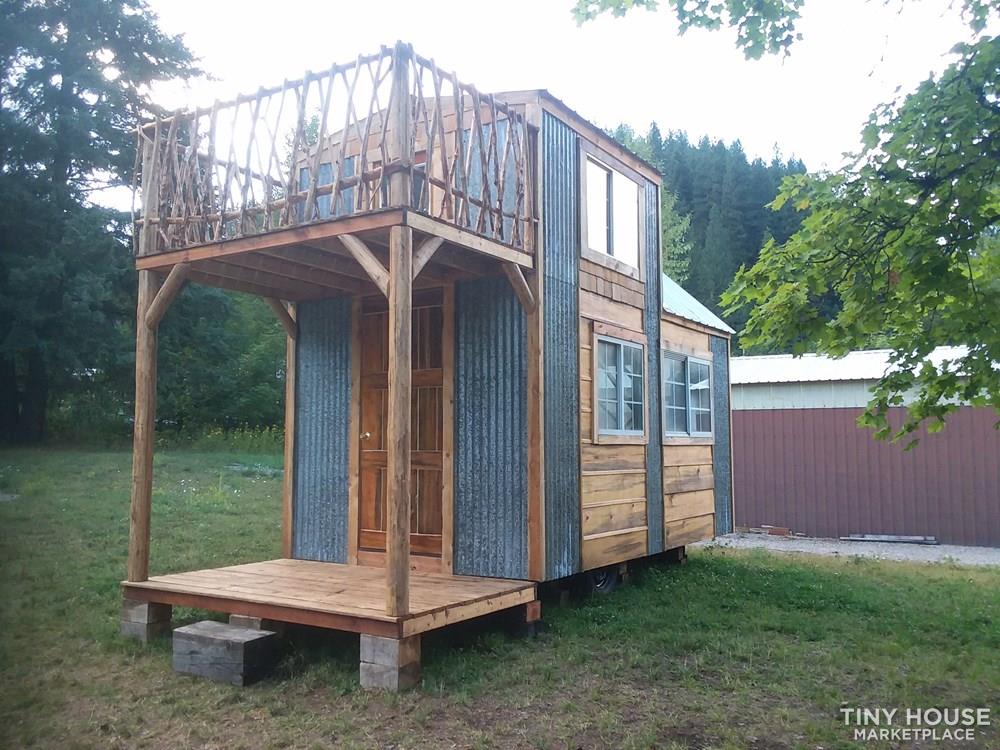 Single loft rocky mountain tiny house on wheels  - Image 2 Thumbnail