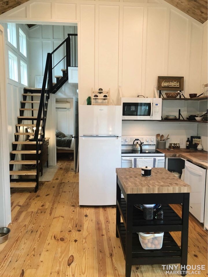 Site Built, Large, High Quality Tiny House - Image 3 Thumbnail