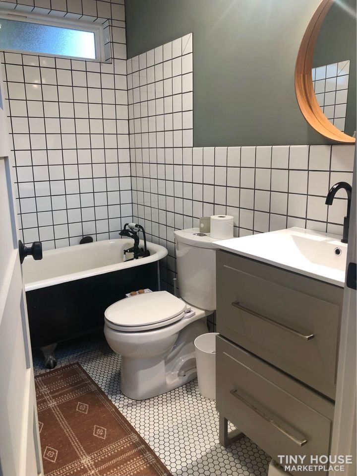 Site Built, Large, High Quality Tiny House - Image 4 Thumbnail