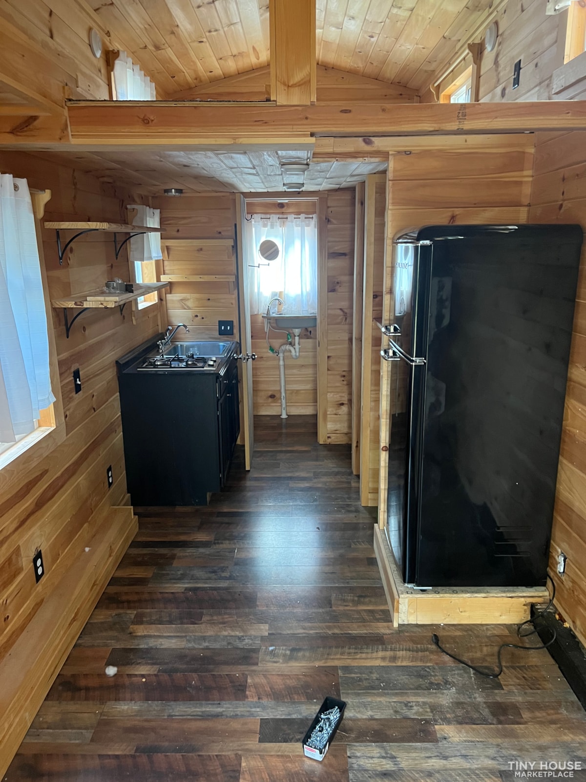 Slightly Purple Pine tiny home - Image 3 Thumbnail