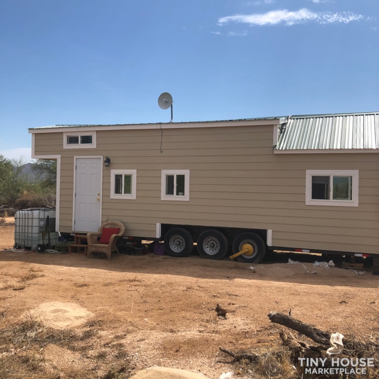 Solar Tiny house with downstairs. Bedroom and 2 lofts - Image 4 Thumbnail