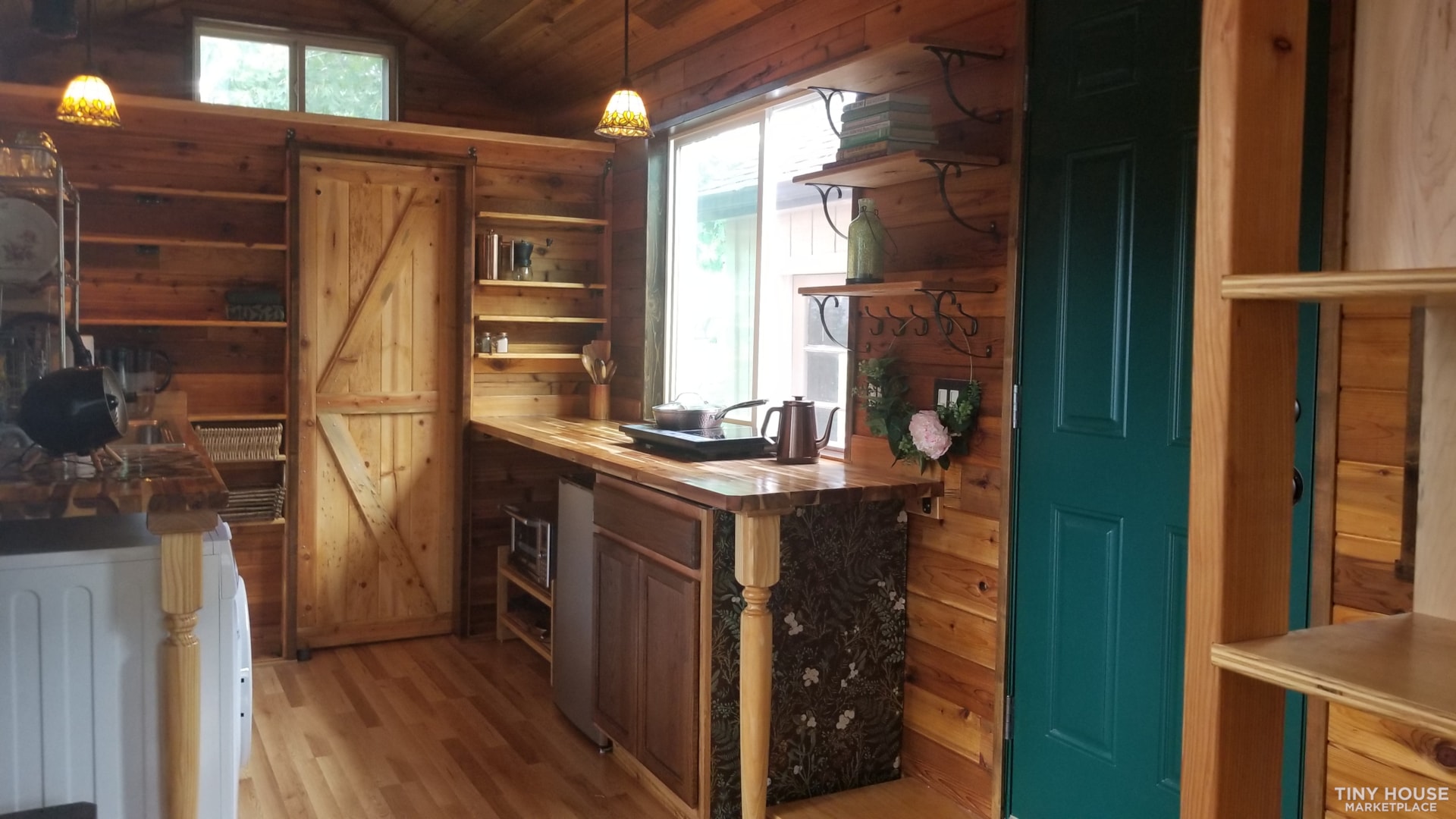 Spacious 24' Cedar Tiny House - Image 2 Thumbnail