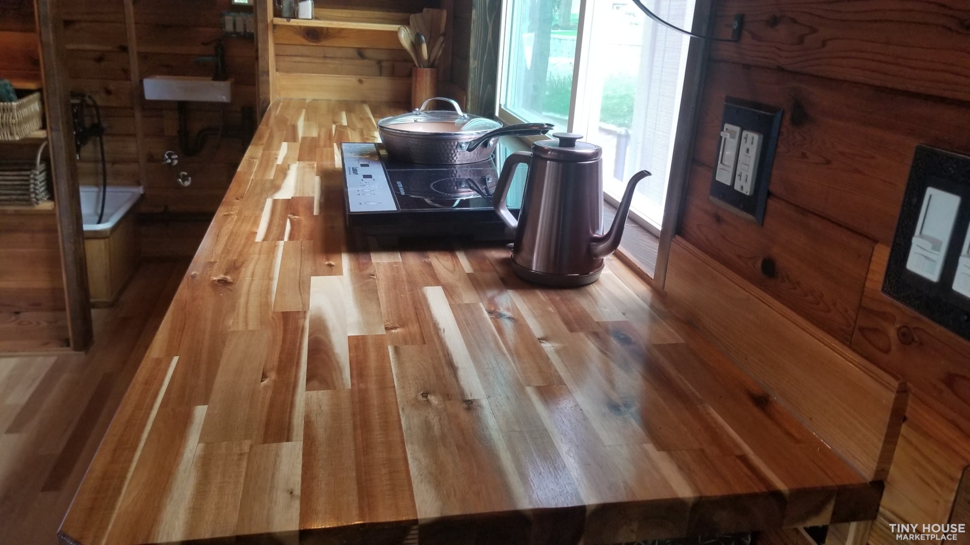 Spacious 24' Cedar Tiny House - Image 3 Thumbnail