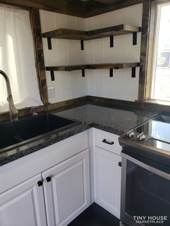Spacious 2 bedroom tiny house - Image 3 Thumbnail