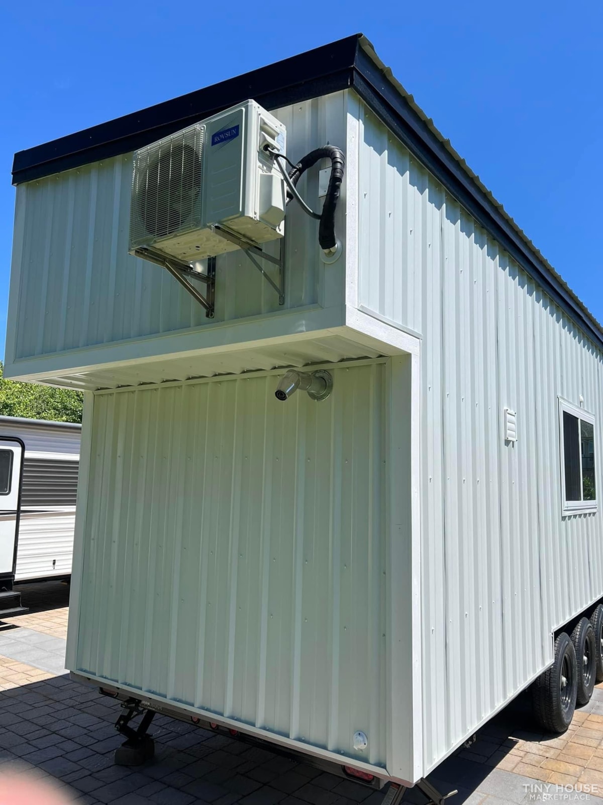Stunning 30ft with 2x2ft bump outs tiny house  - Image 2 Thumbnail
