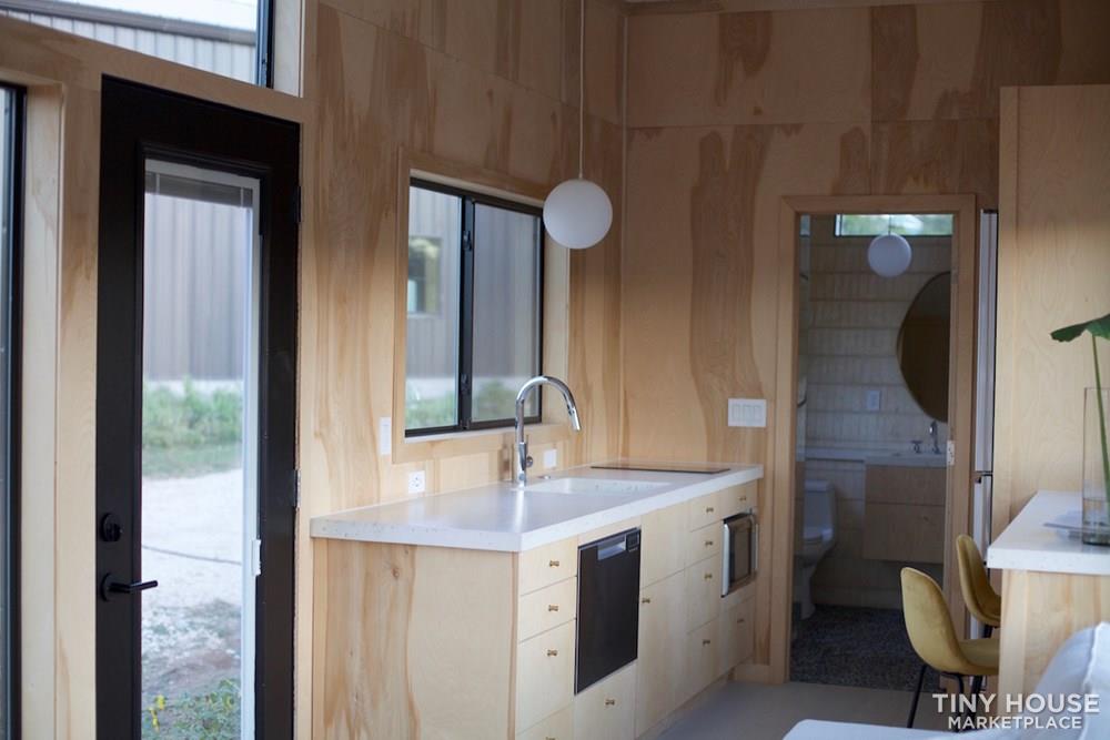 Stunning Modern 32 foot Tiny Home - Image 4 Thumbnail