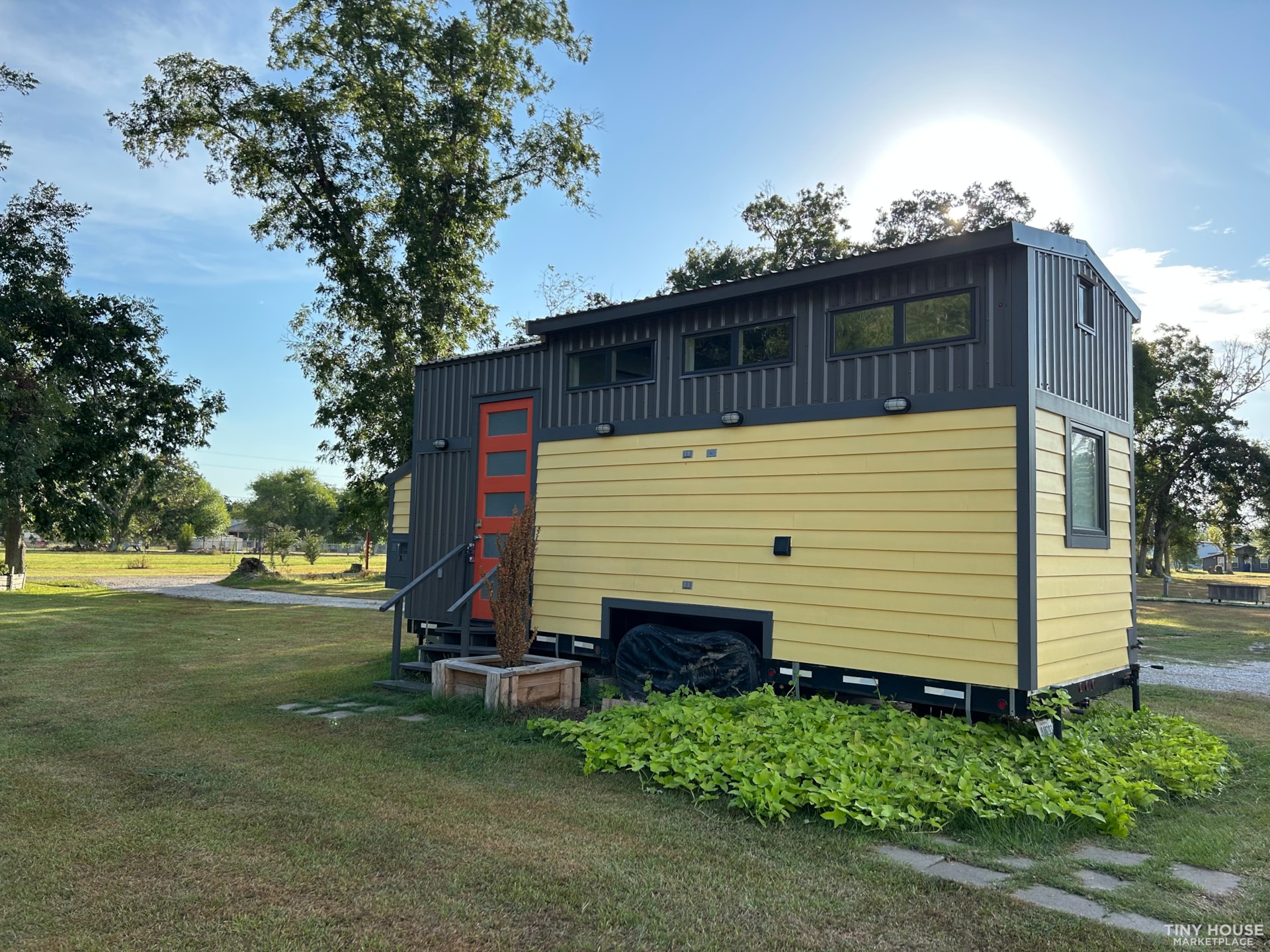 Stunning Noah Certified 24ft Tiny Home! - Image 1 Thumbnail