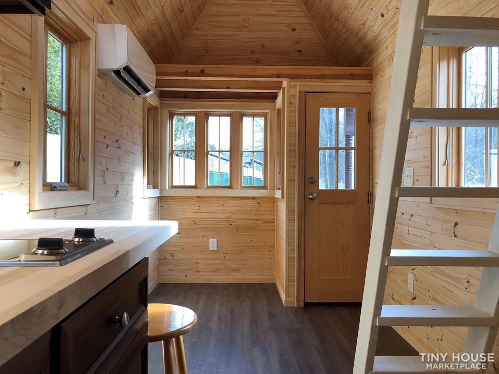 Stunning Professionally Built Brand New Tumbleweed Cypress 20' Overlook - Image 4 Thumbnail