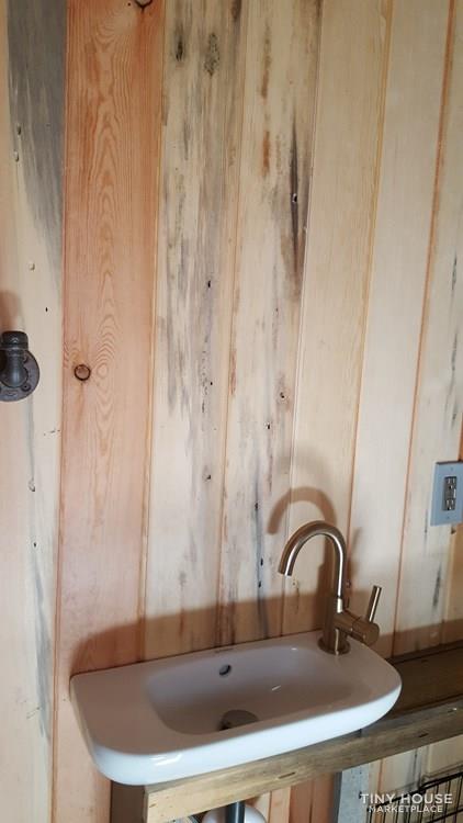 STUNNING TINY HOUSE - Image 4 Thumbnail