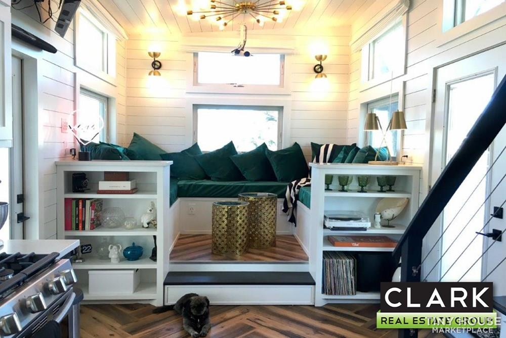 Stylish & Cozy Trailermade Tiny Home • Ready for you TODAY! 