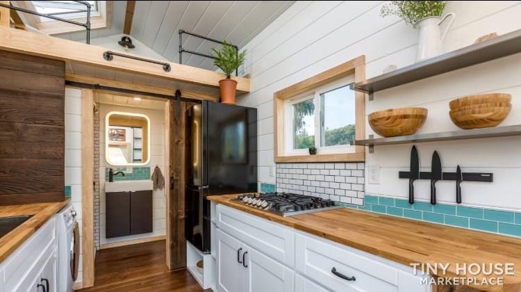 Super Cute New Cottage Tiny Home - Image 4 Thumbnail