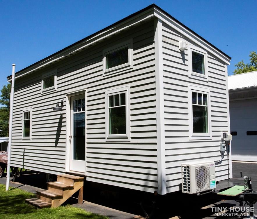 Sweet Tiny Farmhouse