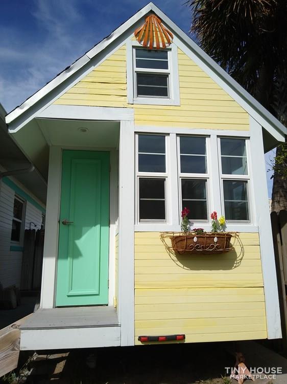 Teeny-Tiny House Waiting for Your Finishing Touch - Image 1 Thumbnail