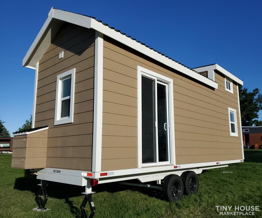 (29k) 280 sq ft MINIMALIST BRAND NEW 2019 TRAILER - Image 2 Thumbnail